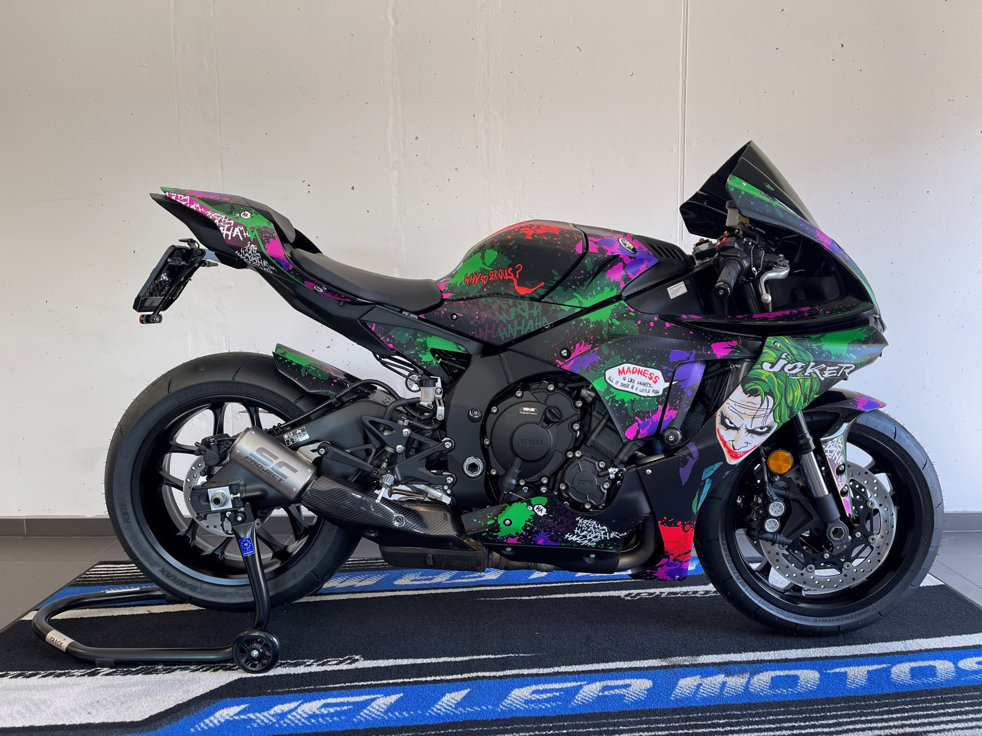 YAMAHA R1