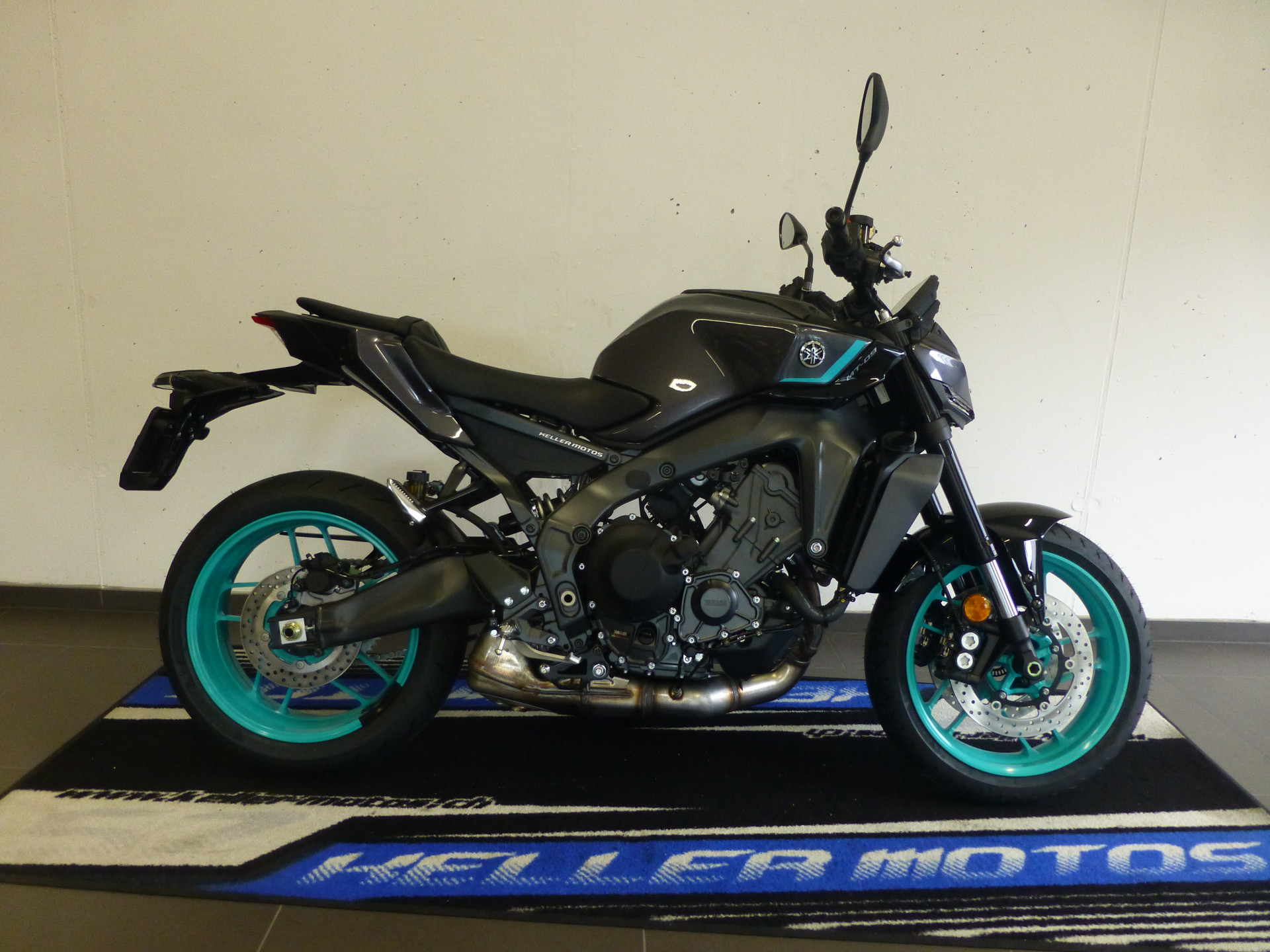 YAMAHA MT-09
