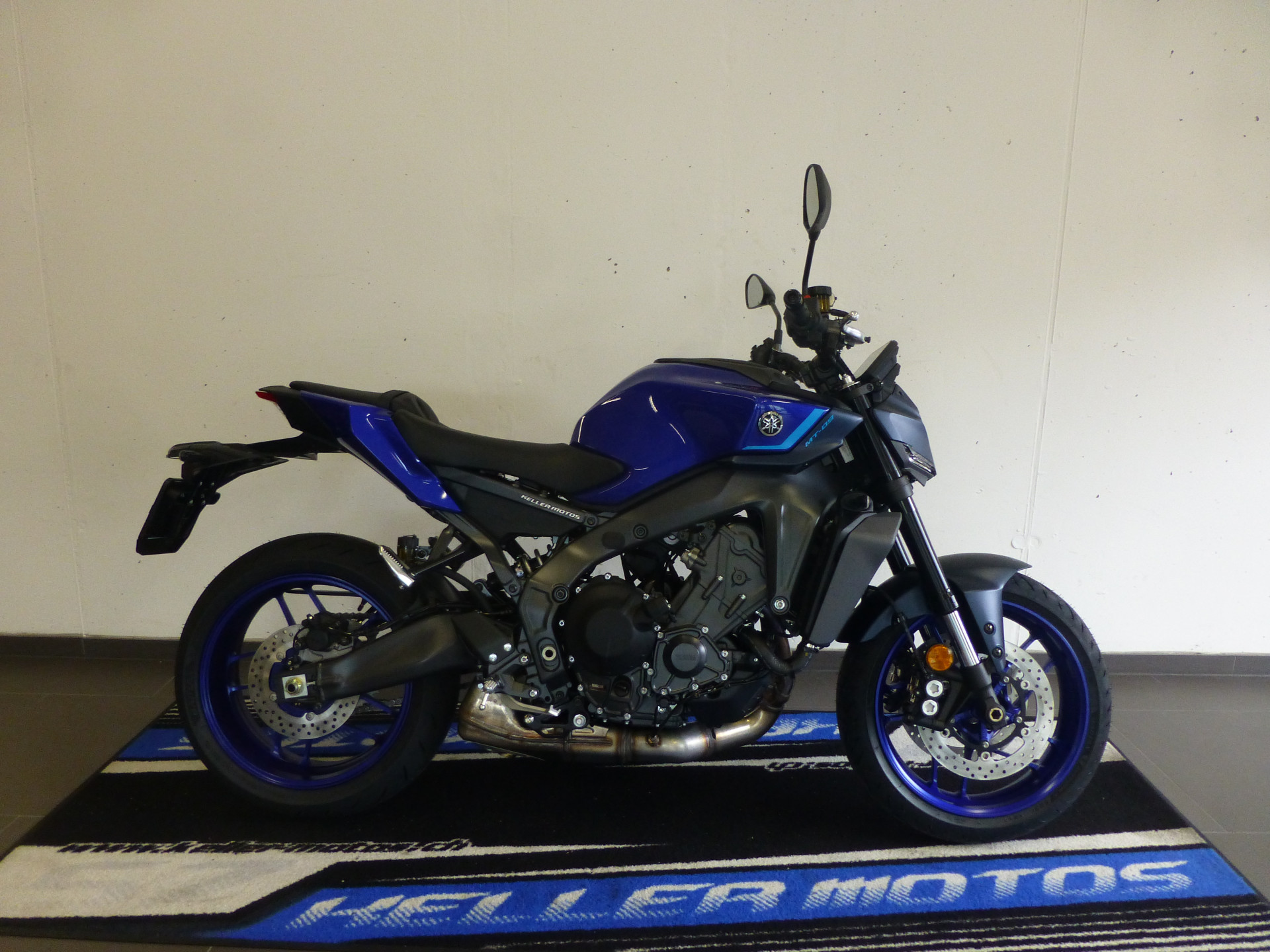 YAMAHA MT-09