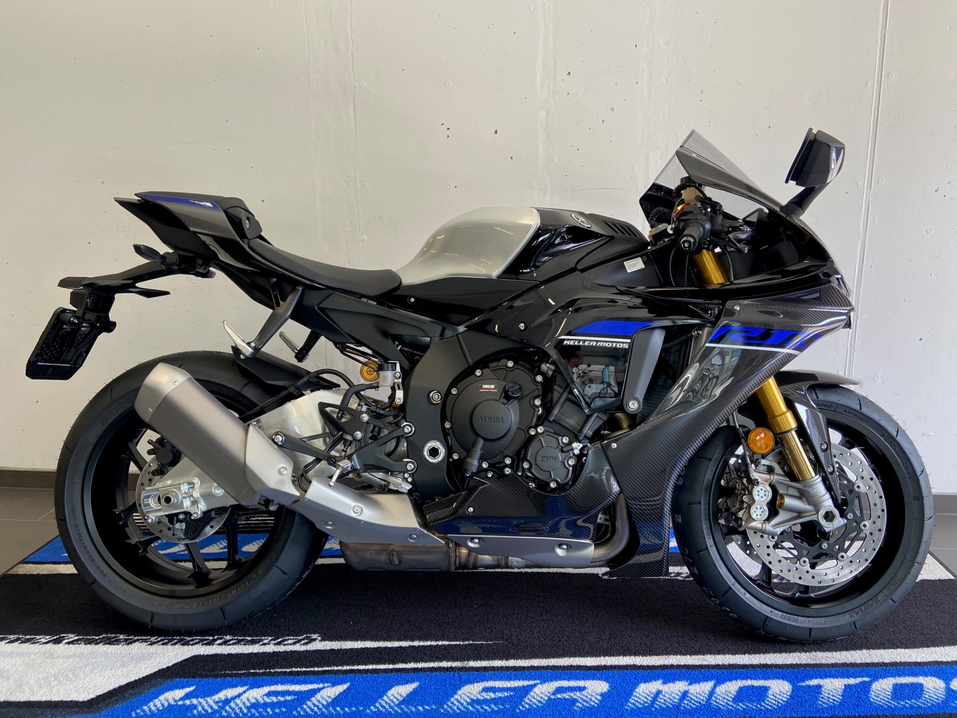 YAMAHA R1 M