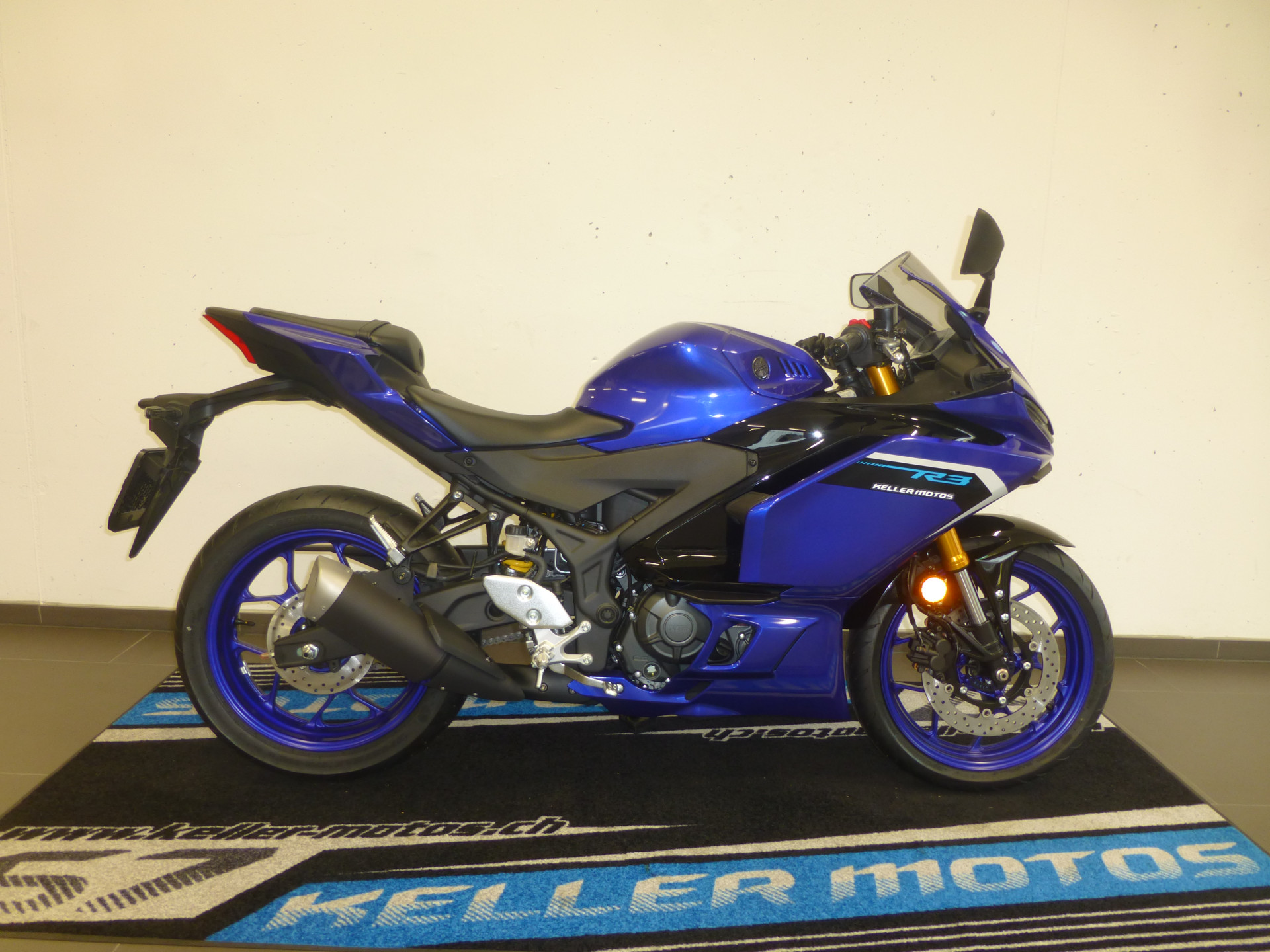 YAMAHA R3