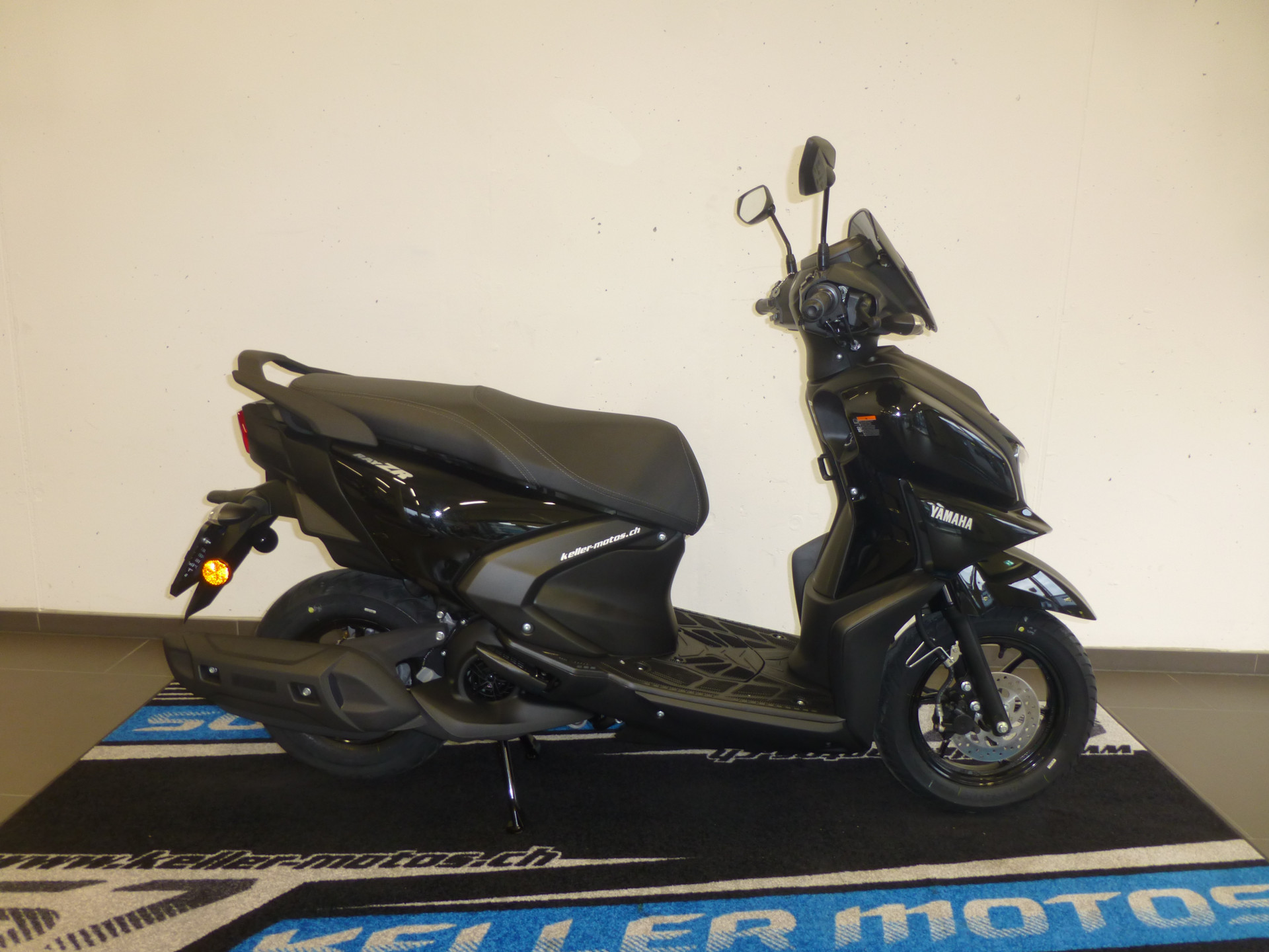 YAMAHA LCG 125 RayZR