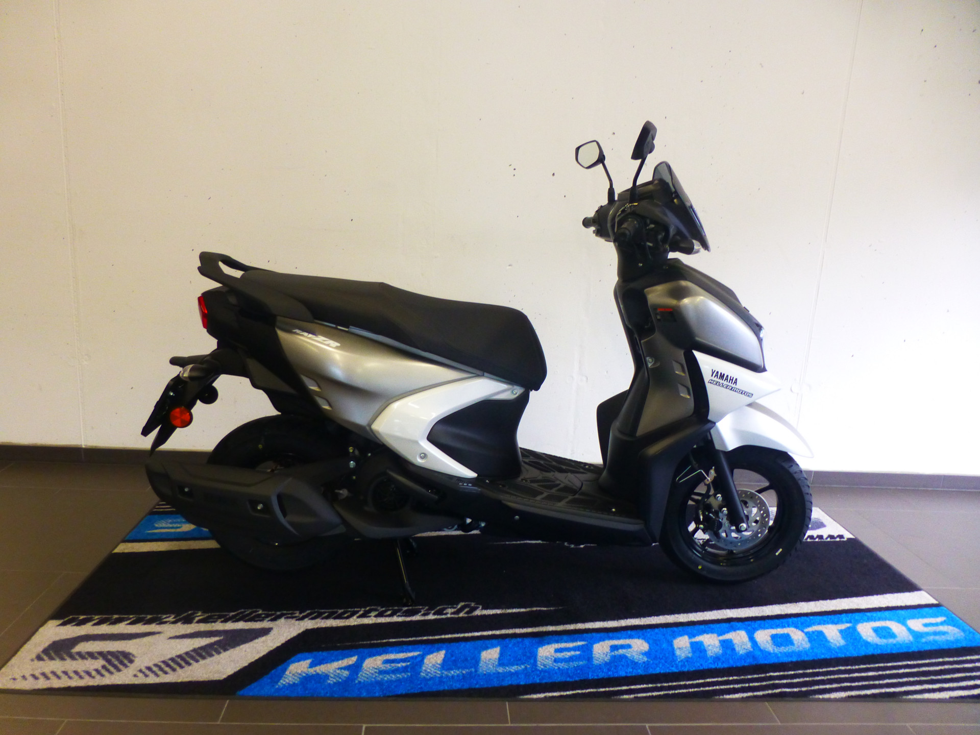 YAMAHA LCG 125 RayZR