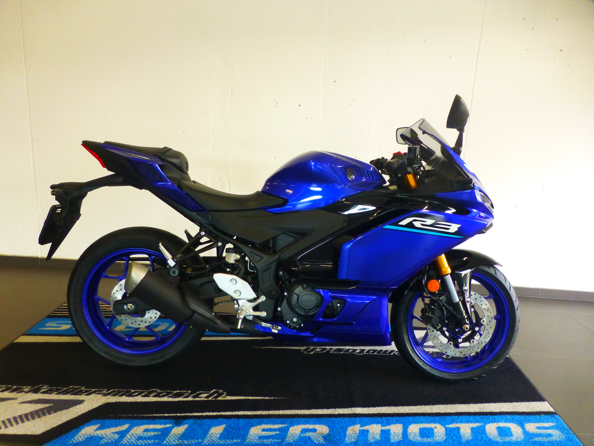 YAMAHA R3