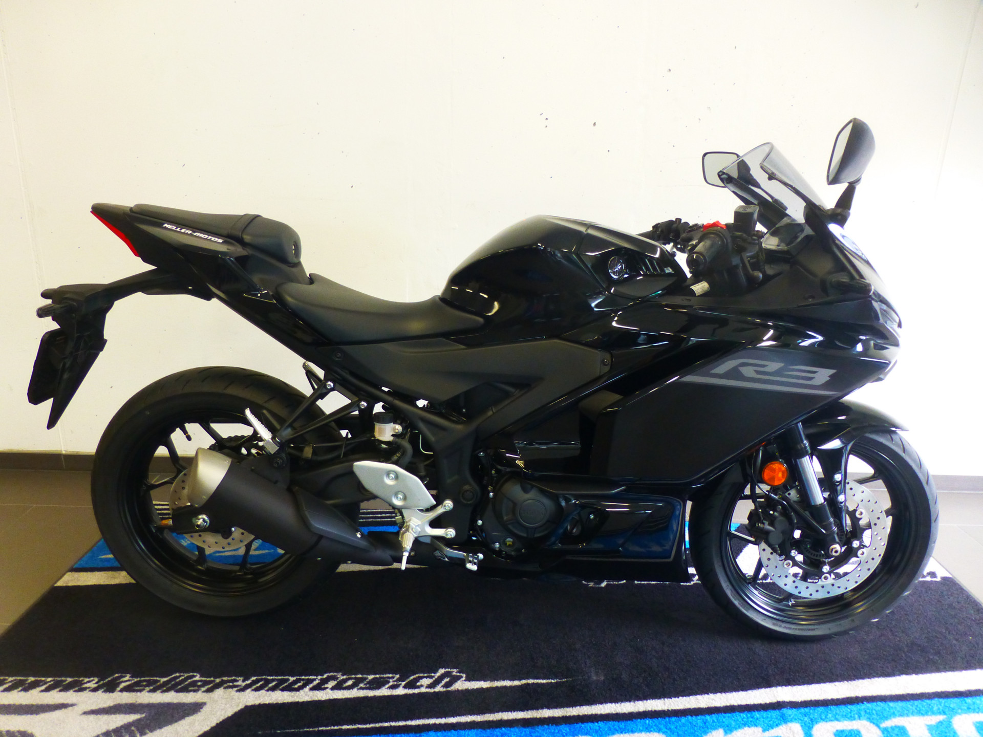 YAMAHA R3