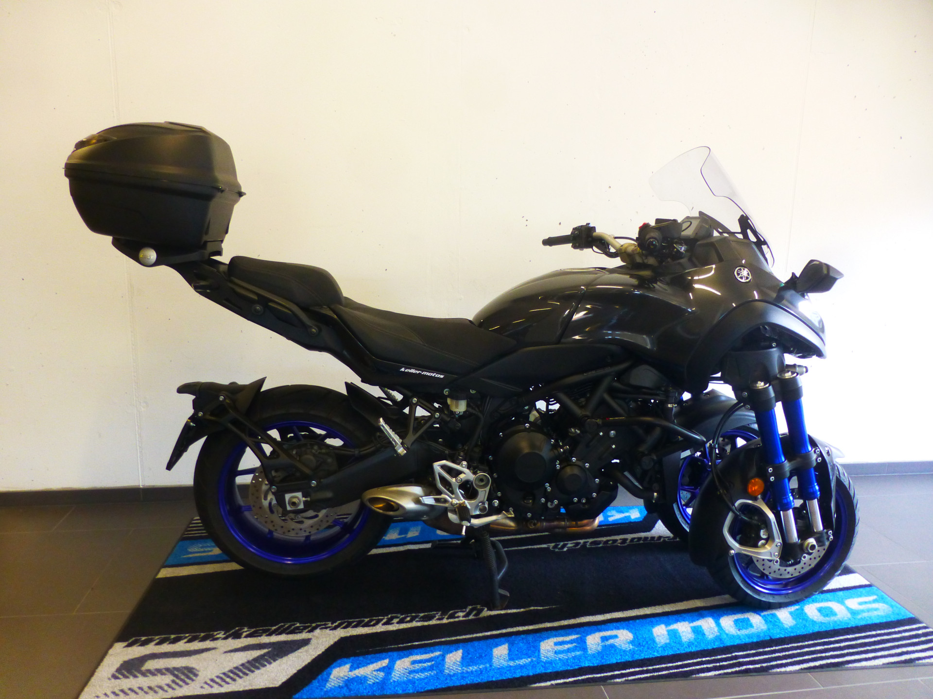 YAMAHA Niken 900