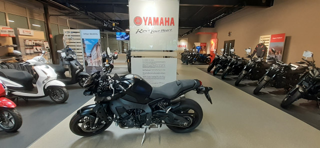 YAMAHA MT-10 2023 Naked Neufahrzeug