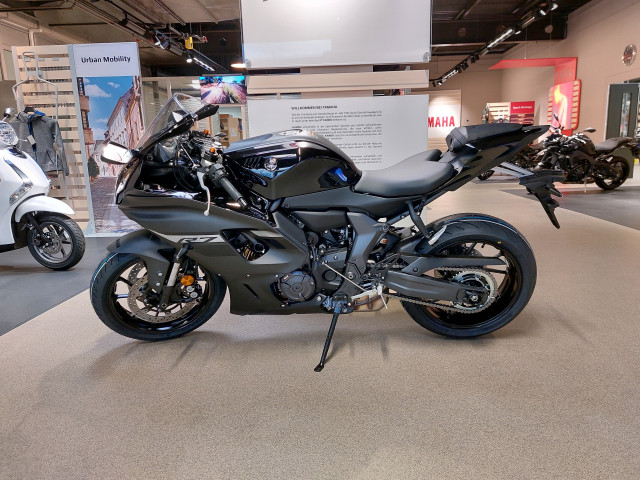 YAMAHA R7 Sport Neufahrzeug