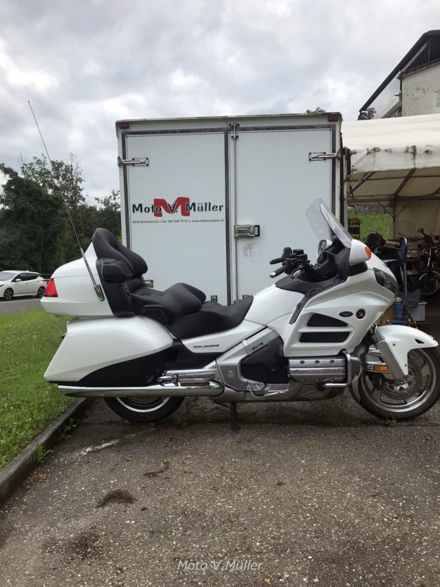 HONDA GL 1800 Gold Wing Deluxe Touring Occasion