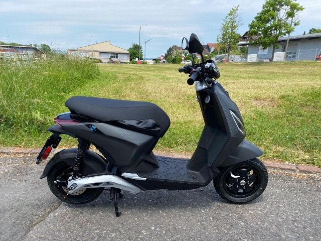 PIAGGIO 1 Active Scooter New vehicle