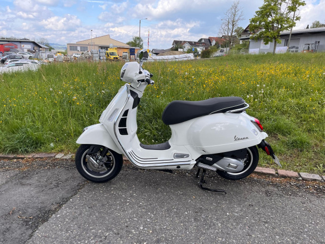 PIAGGIO Vespa GTS 125 Super Roller Vorführfahrzeug
