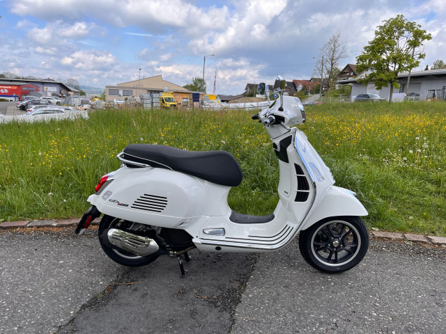 PIAGGIO Vespa GTS 125 Scooter Demo vehicle