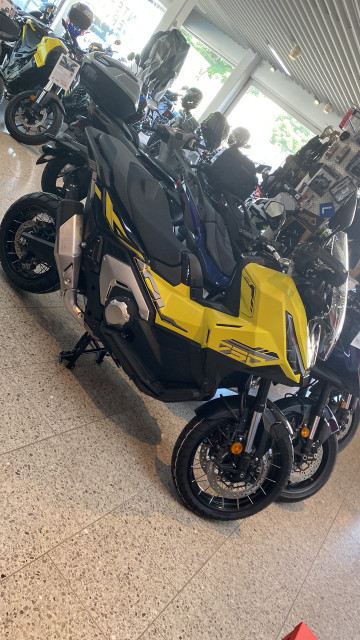HONDA X-ADV 750 Roller Neufahrzeug