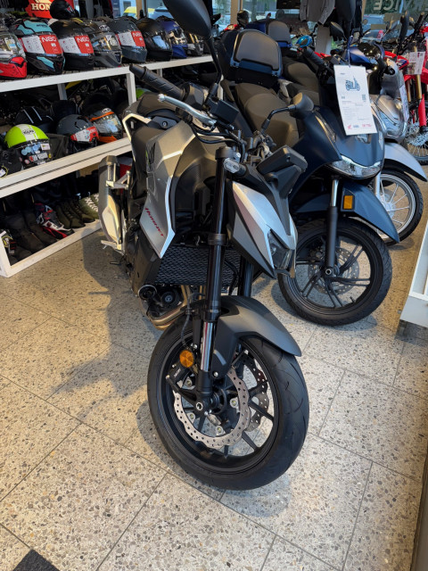 HONDA CB 750 Hornet Naked Neufahrzeug