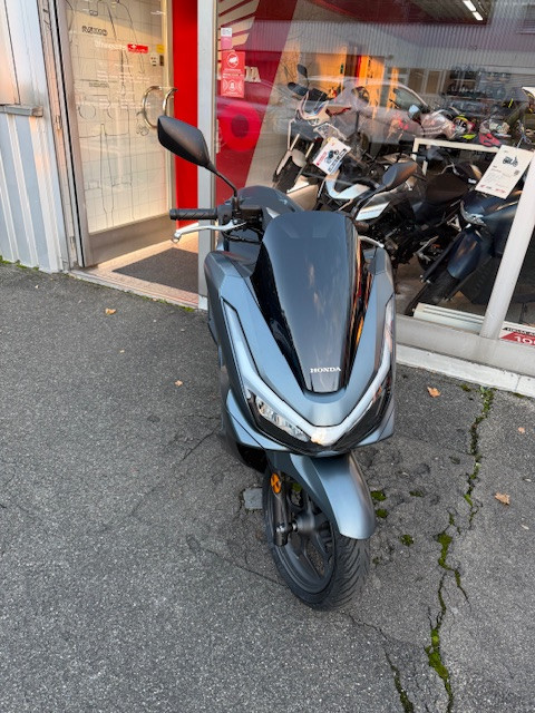 HONDA PCX 125 DX Roller Vorführfahrzeug