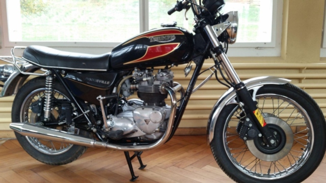 TRIUMPH Bonneville T140 Touring Usato