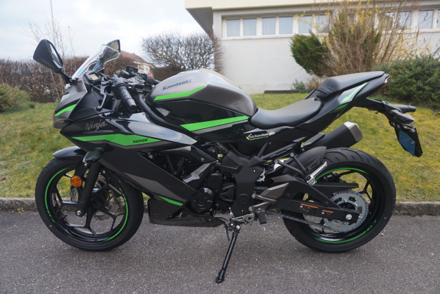 KAWASAKI Ninja 125 Sport Neufahrzeug