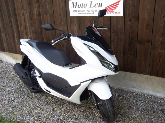 HONDA PCX 125 Scooter One day registration
