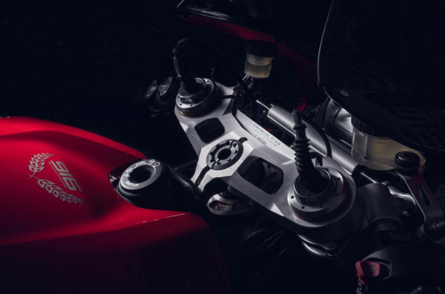 DUCATI Panigale 1103 V4 25 Anniversario 916 Sport Tageseinlösung