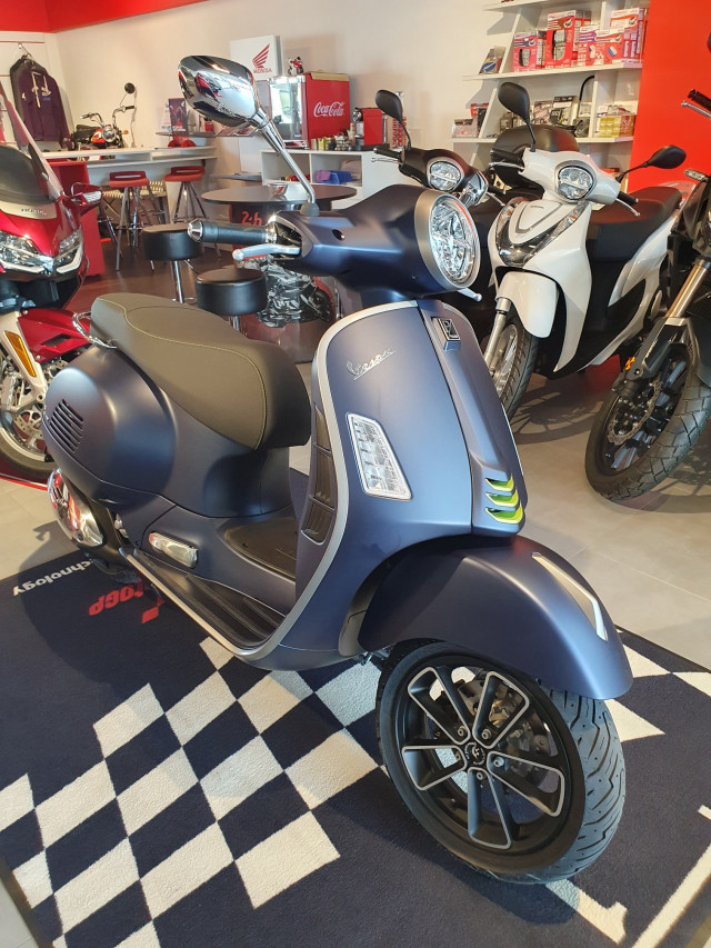 PIAGGIO Vespa GTS 300 HPE Super Tech Roller Occasion