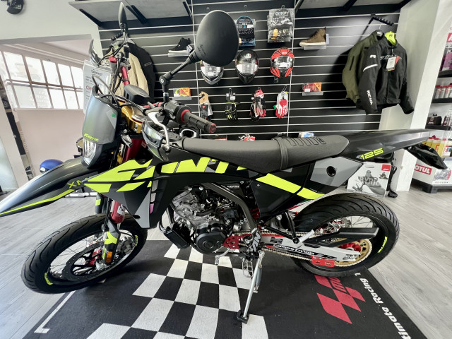 FANTIC MOTOR XMF 125 Supermoto Moto nuova