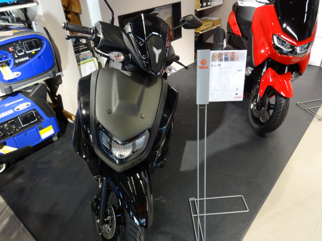 YAMAHA LCG 125 RayZR Roller Vorführfahrzeug