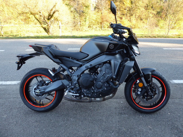 YAMAHA MT-09 Naked Tageseinlösung