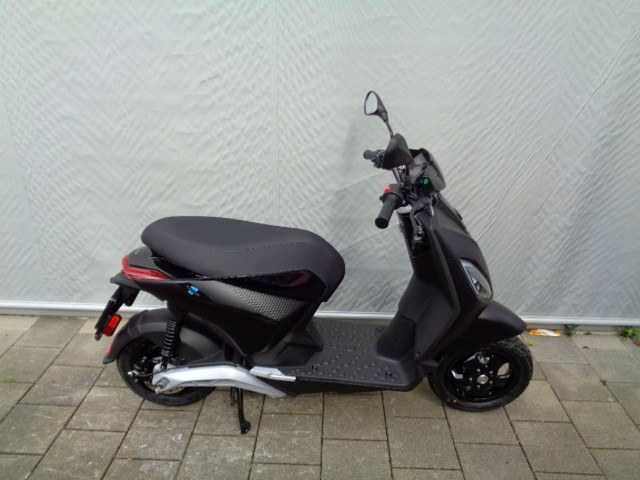 PIAGGIO 1 Active Scooter New vehicle