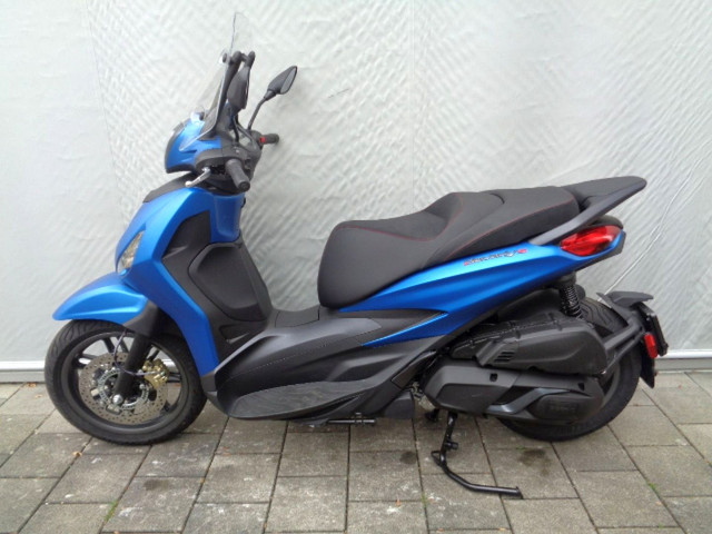 PIAGGIO Beverly 400 HPE Sport Roller Neufahrzeug