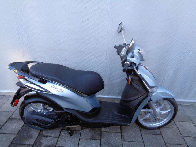 PIAGGIO Liberty 125 Roller Neufahrzeug