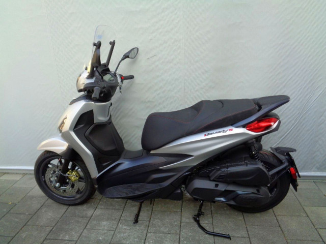 PIAGGIO Beverly 400 HPE Sport Scooter Usato