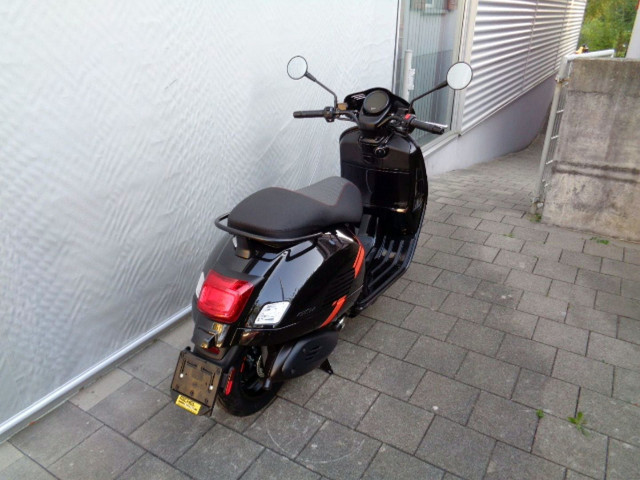 PIAGGIO Vespa GTV 300 HPE Scooter Moto neuve