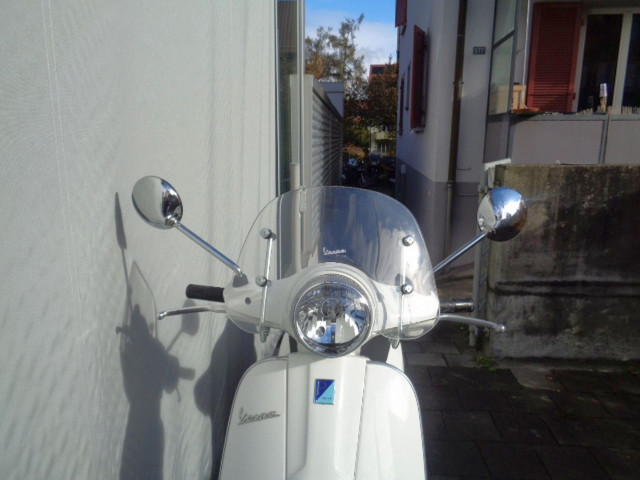 PIAGGIO Vespa LX4 125 Roller Neufahrzeug