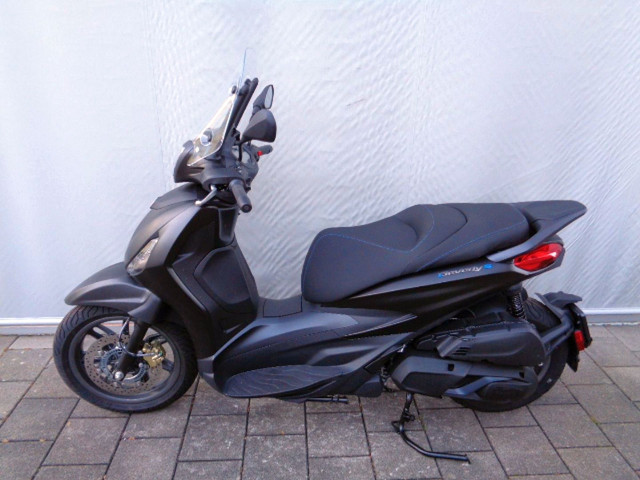 PIAGGIO Beverly 400 Sport Roller Neufahrzeug
