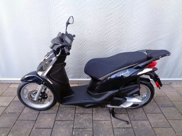 PIAGGIO Liberty 125 Roller Neufahrzeug