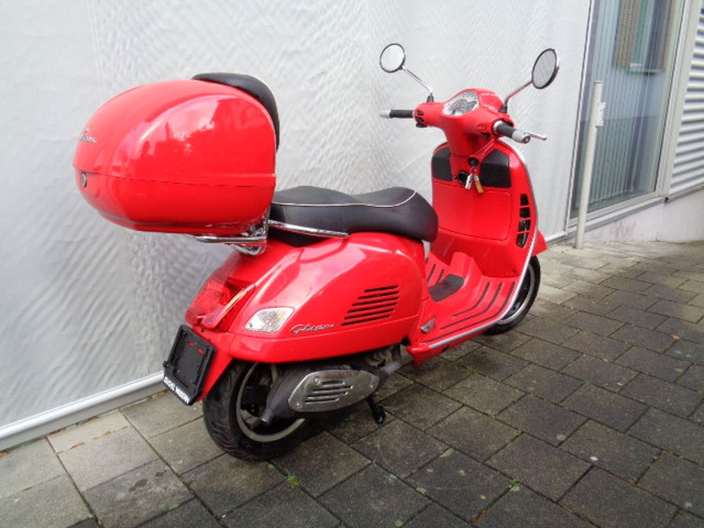 PIAGGIO Vespa GTS 125 Super Racing Sixties Scooter Used