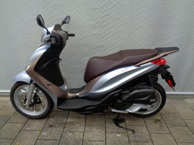 PIAGGIO Medley 125 Roller Neufahrzeug