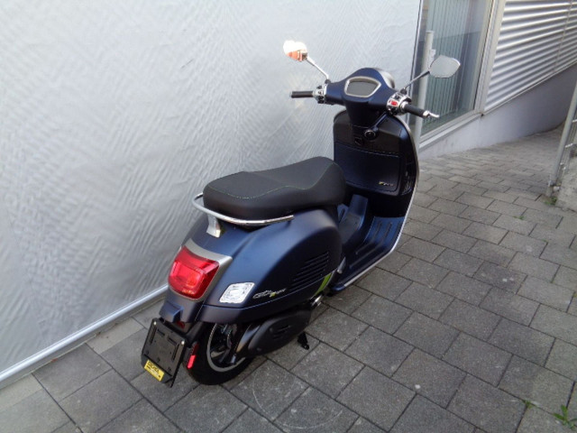 Buying a motorcycle: PIAGGIO Vespa GTS 300 New vehicle for sale