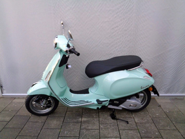 PIAGGIO Vespa Primavera 125 Roller Neufahrzeug PIAGGIO Vespa Primavera 125 Roller Neufahrzeug