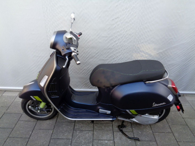 PIAGGIO Vespa GTS 300 HPE Roller Neufahrzeug