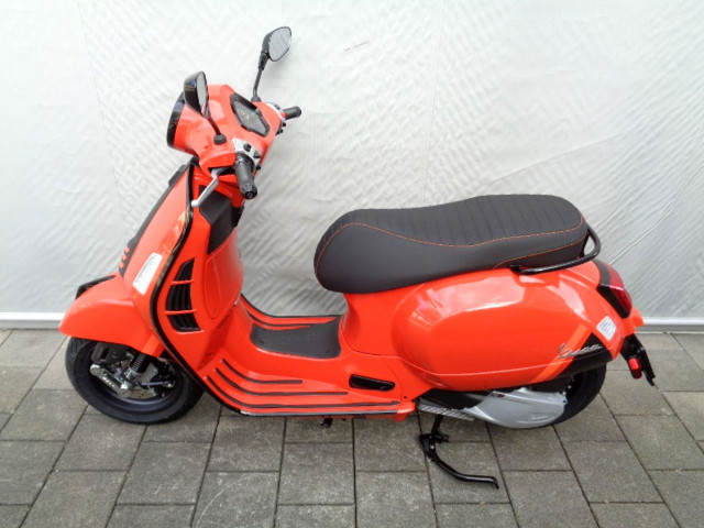 PIAGGIO Vespa GTS 300 HPE Scooter Moto nuova