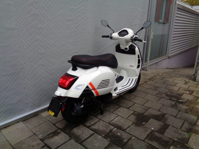 PIAGGIO Vespa GTS 125 Scooter Moto nuova