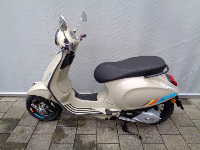 PIAGGIO Vespa Primavera 125 Roller Neufahrzeug PIAGGIO Vespa Primavera 125 Roller Neufahrzeug