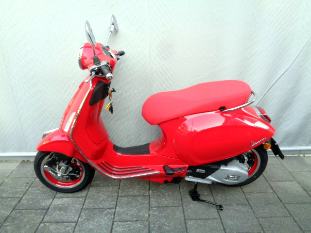 PIAGGIO Vespa Primavera 125 Roller Neufahrzeug PIAGGIO Vespa Primavera 125 Roller Neufahrzeug