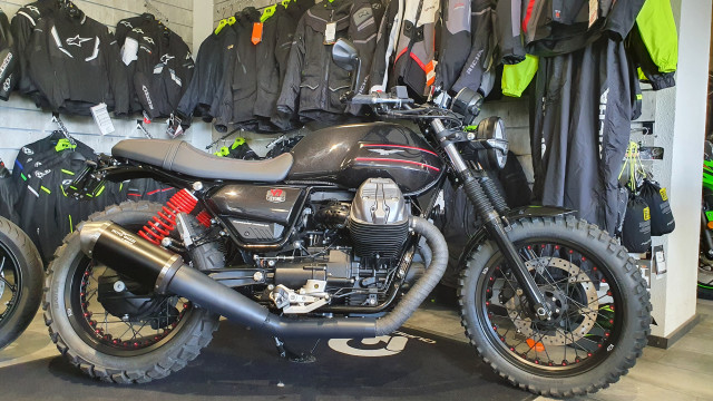 MOTO GUZZI V7 850 Stone Special Edition Retro Occasion