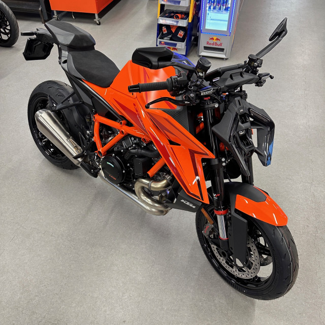 KTM 1390 Super Duke R Naked Neufahrzeug