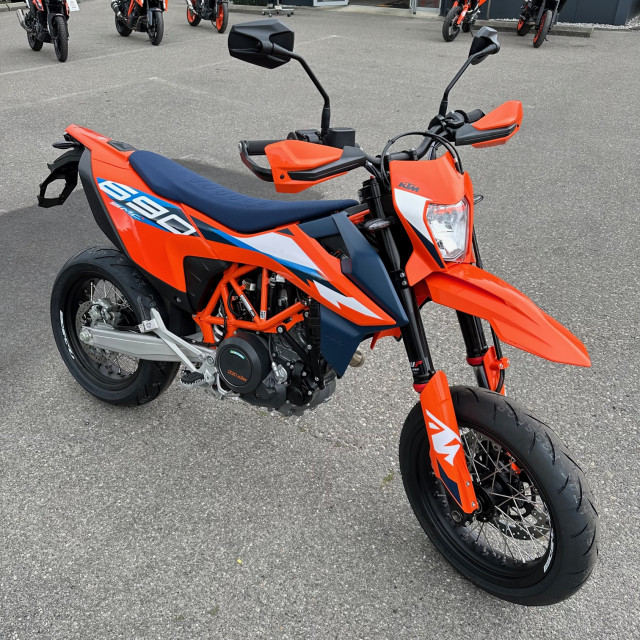 KTM 690 SMC R Supermoto Supermoto Neufahrzeug