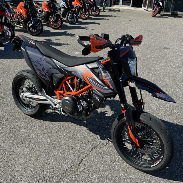 KTM 690 SMC R Supermoto Supermoto Vorführfahrzeug