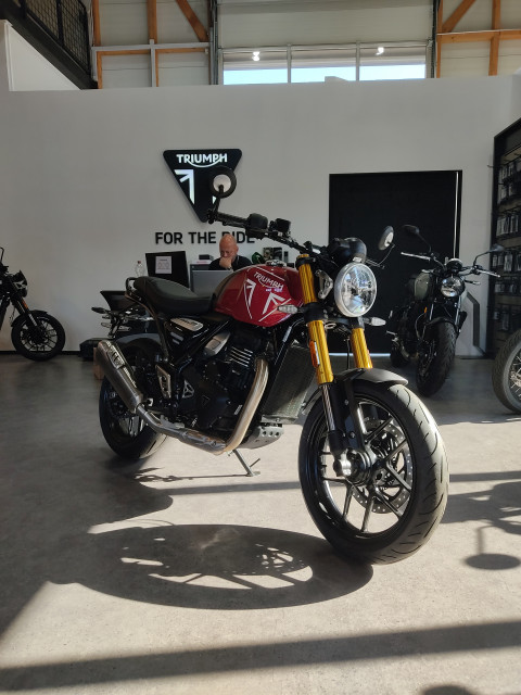 TRIUMPH Speed 400 Retro Neufahrzeug TRIUMPH Speed 400 Retro Neufahrzeug