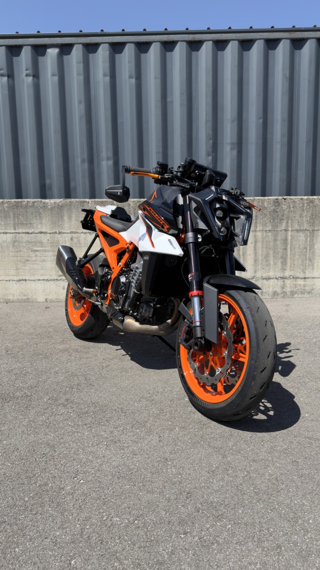 KTM 990 Duke R Naked Vorführfahrzeug KTM 990 Duke R Naked Vorführfahrzeug